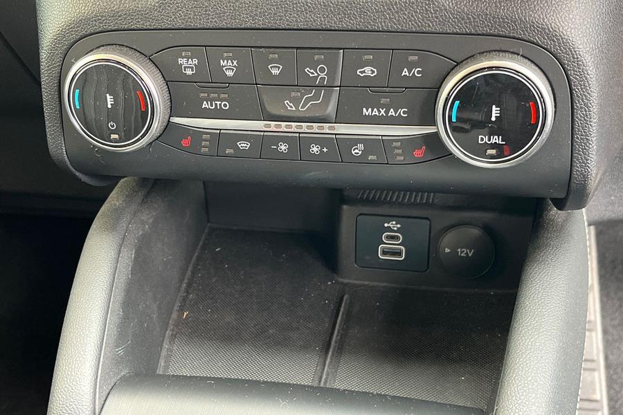 Ford KUGA Photo autoimg-4ba244ddadf20c1a0d4f327586bbce641801bc0f.jpg