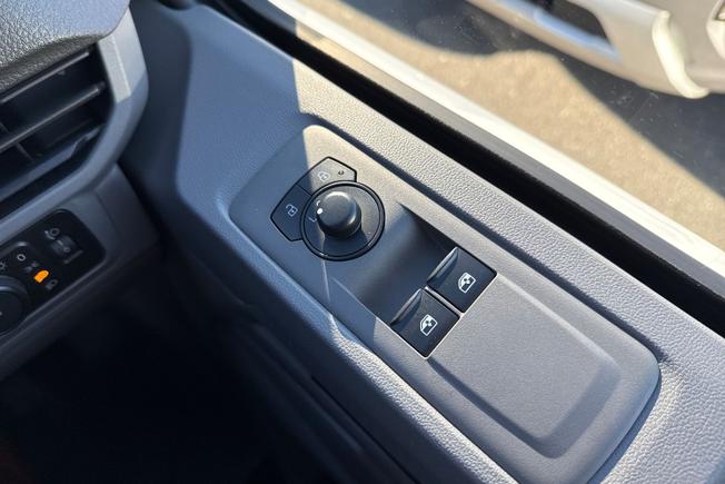VOLKSWAGEN e-Transporter Photo 50
