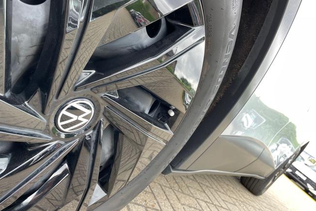 VOLKSWAGEN ID.4 Photo 22