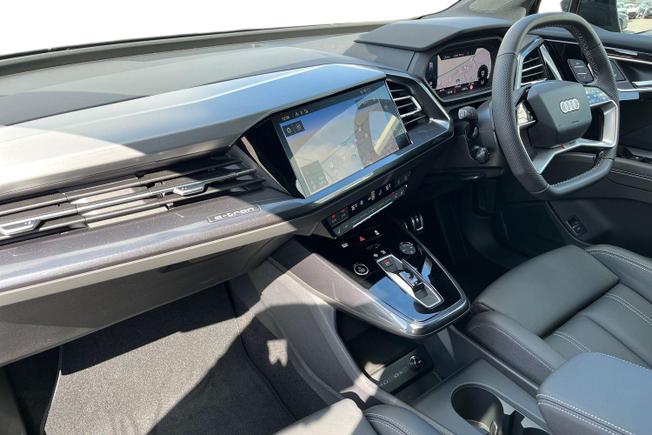 Audi Q4 e-tron Photo 2