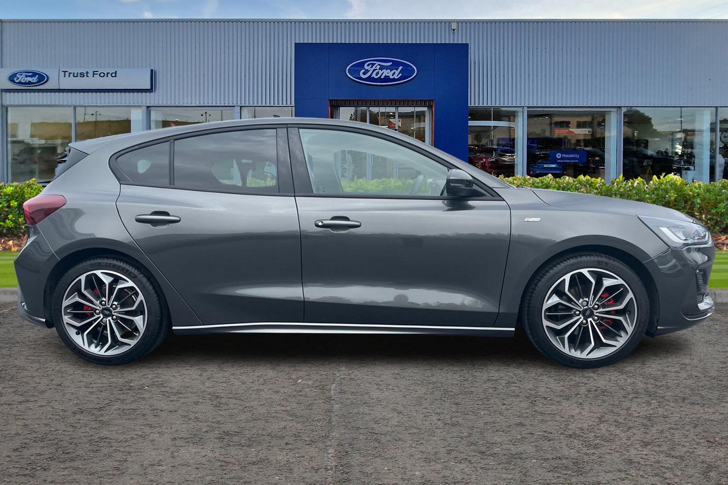 Ford FOCUS Photo 2