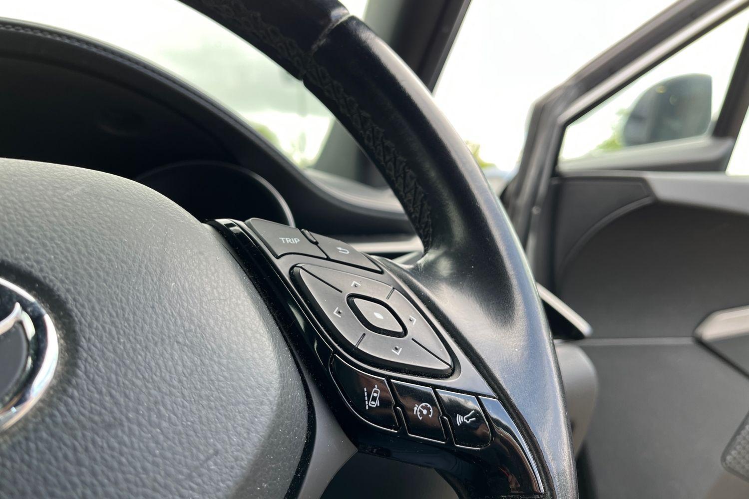 Toyota C-HR Photo 27