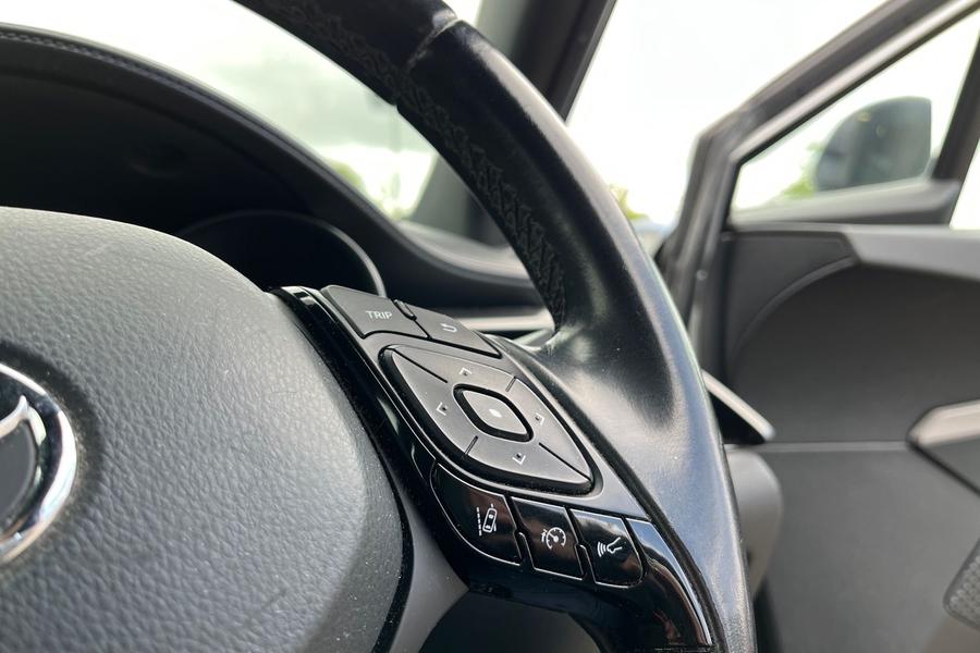 Toyota C-HR Photo autoimg-4bc040af1cb56ff02c7c8c7ace14731757e55b31.jpg