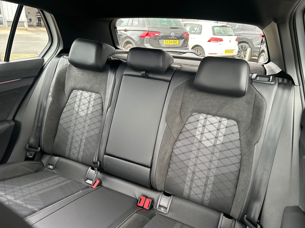 Volkswagen Golf Photo autoimg-4bc2b7232de6022c6e162130d4f17a7c3ac24b58.jpg