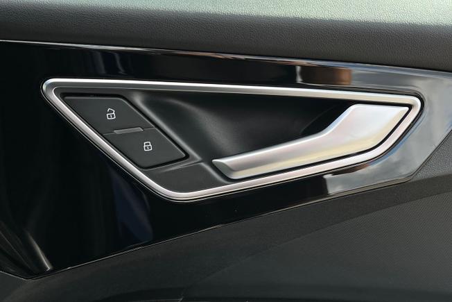 AUDI Q4 e-tron Photo 51