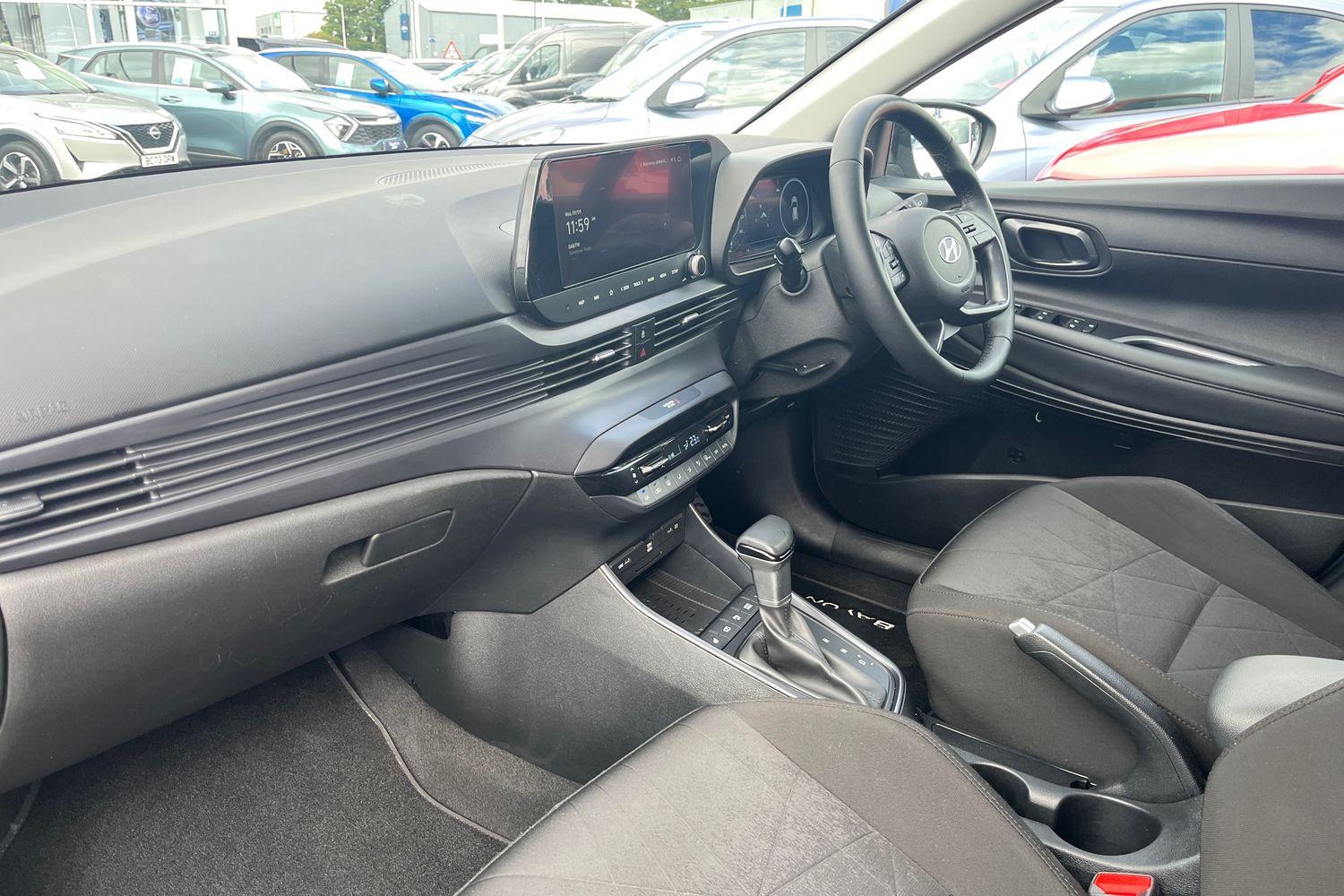 Hyundai BAYON Photo 17