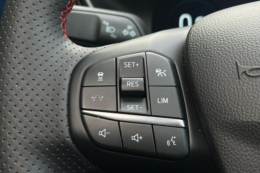 Ford Kuga Photo autoimg-4bce991c432658ea3d9b53b1edde759315f05c01.jpg