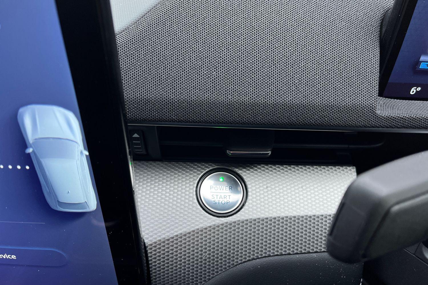 Ford Mustang Mach-E Photo 35