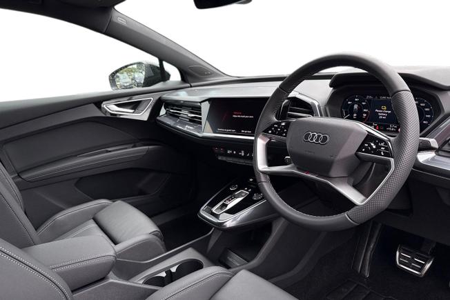 AUDI  Q4 Photo 6