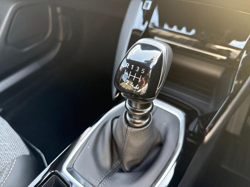 Used Peugeot 2008 LO24AWF 50