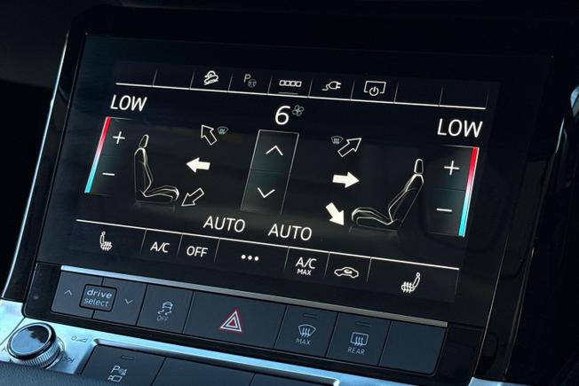 AUDI e-tron Photo 24