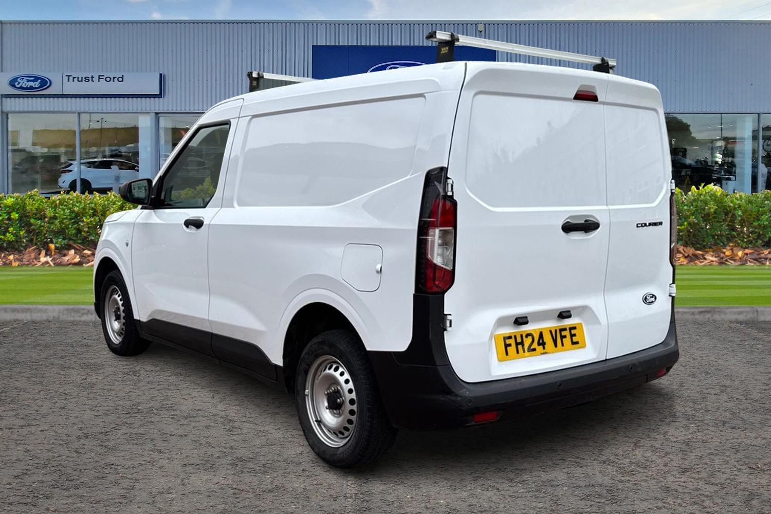 Ford TRANSIT COURIER Photo 1