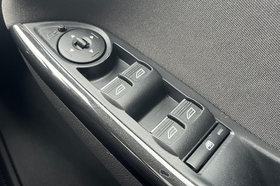 Ford FOCUS Photo autoimg-4bd361d9e5fba4fb0c264470b8668955400f2b56.jpg