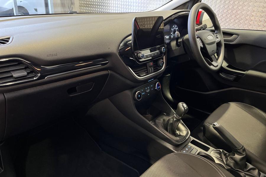 Ford FIESTA Photo autoimg-4bd4b81edd8893741a6938e9dc6130f41fb086aa.jpg