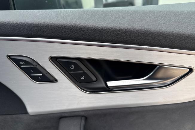 AUDI Q7 Photo 34