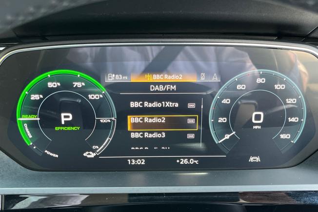 AUDI e-tron Photo 15