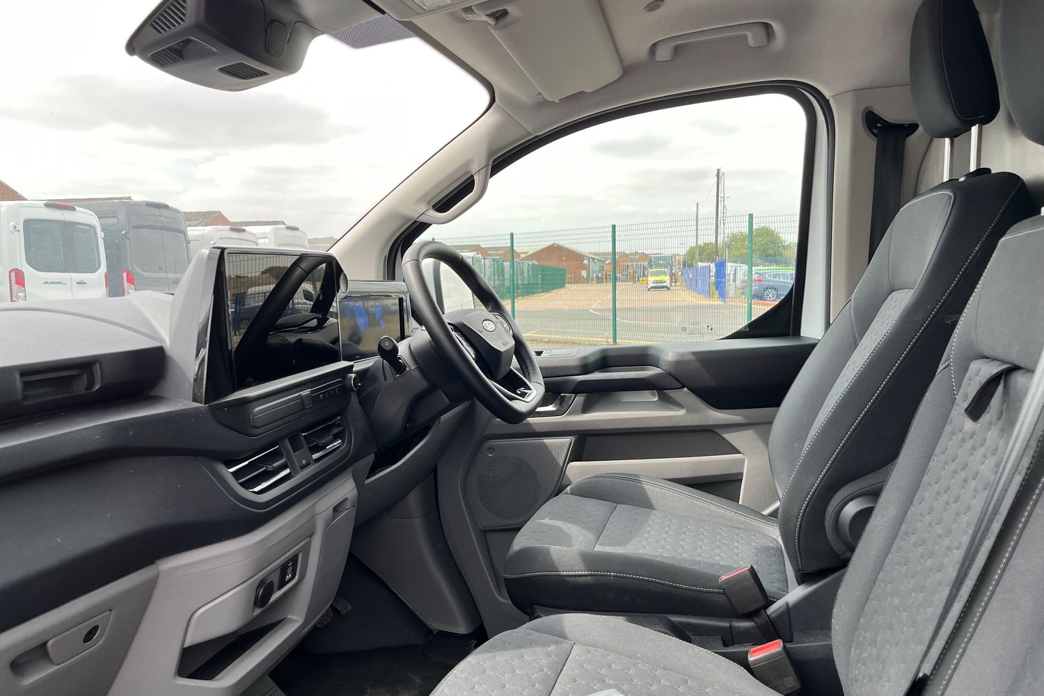 Ford TRANSIT CUSTOM Photo 2