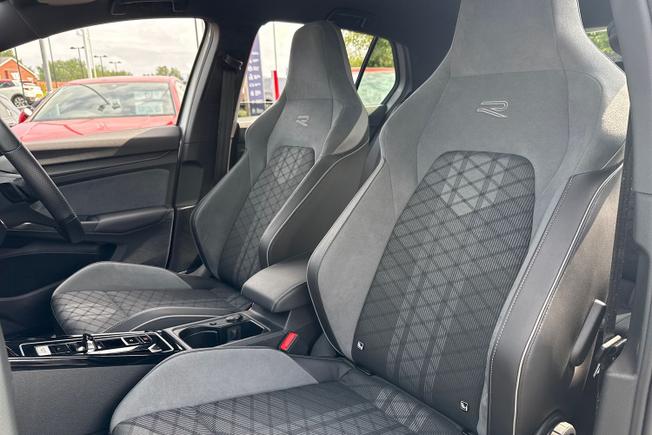 VOLKSWAGEN Golf Photo 27