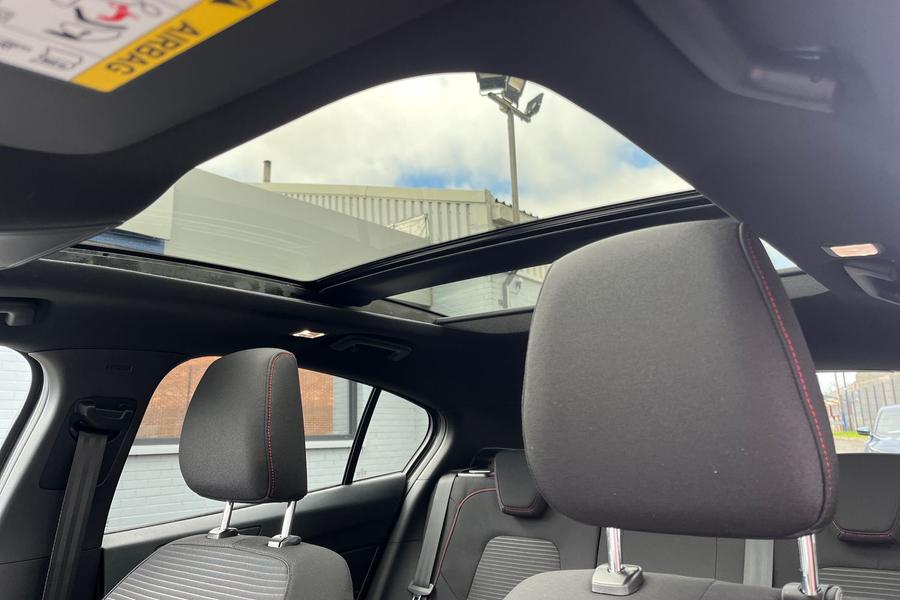 Ford FOCUS Photo autoimg-4be08bfb3fd8eb4ad04d1acda66959e227cceed4.jpg