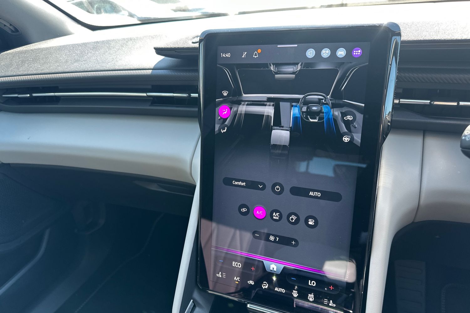 Ford EXPLORER Photo 24