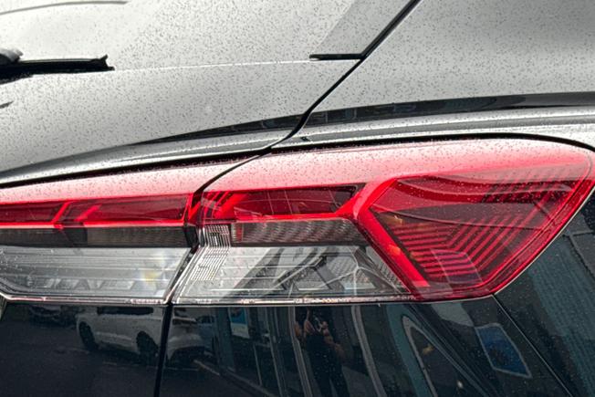 AUDI  Q4 Photo 18