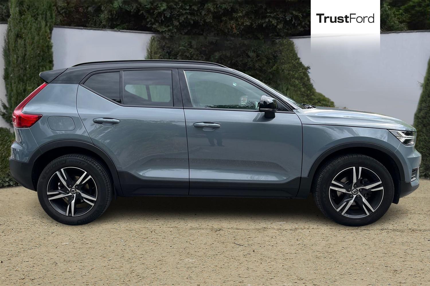 Volvo XC40 Photo 2