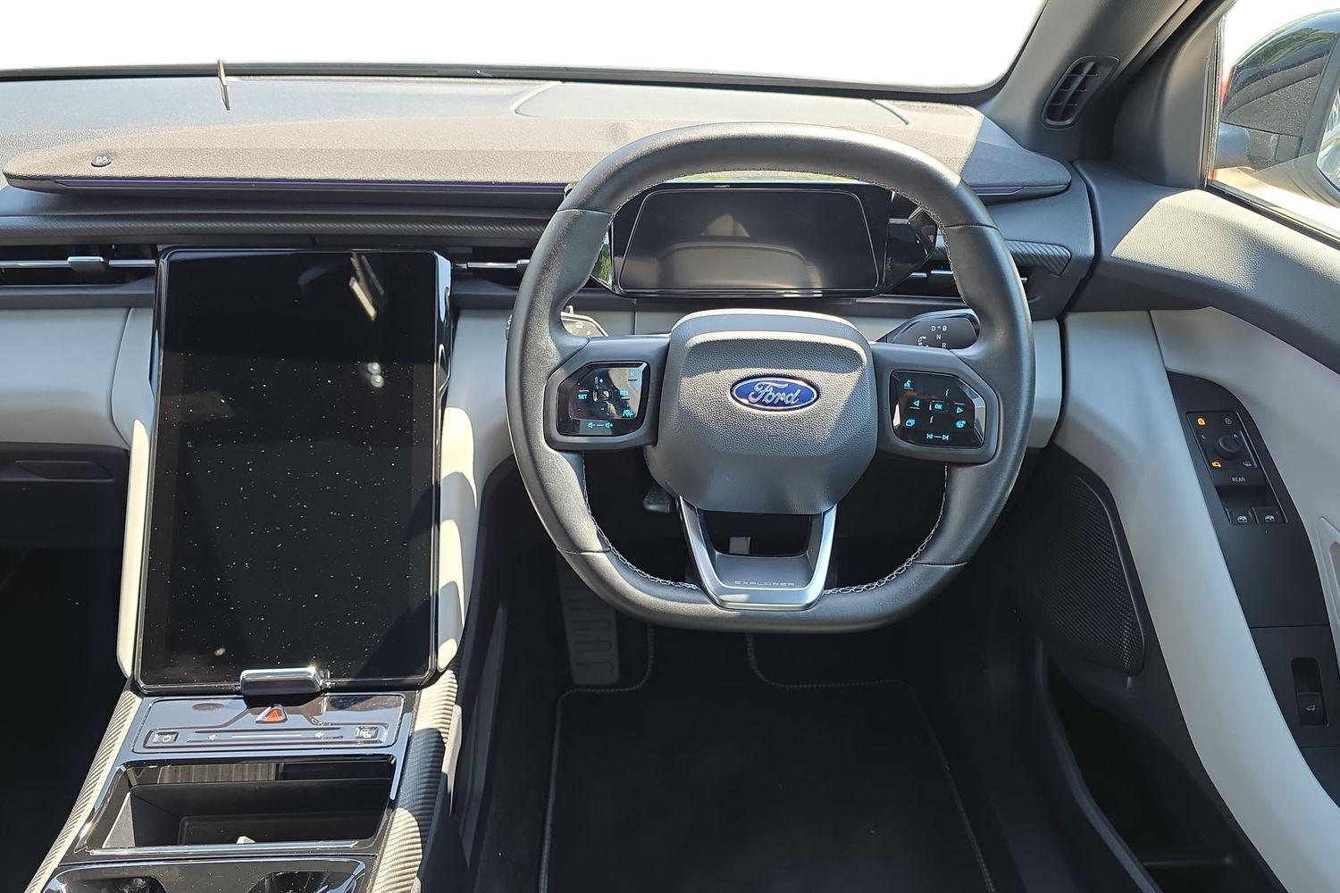 Ford Explorer Photo 8