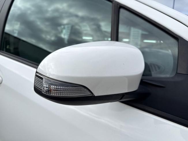 Toyota YARIS Photo 19