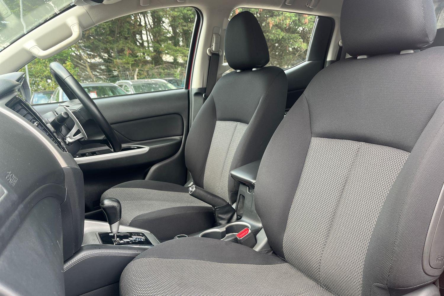 Mitsubishi L200 Photo 18