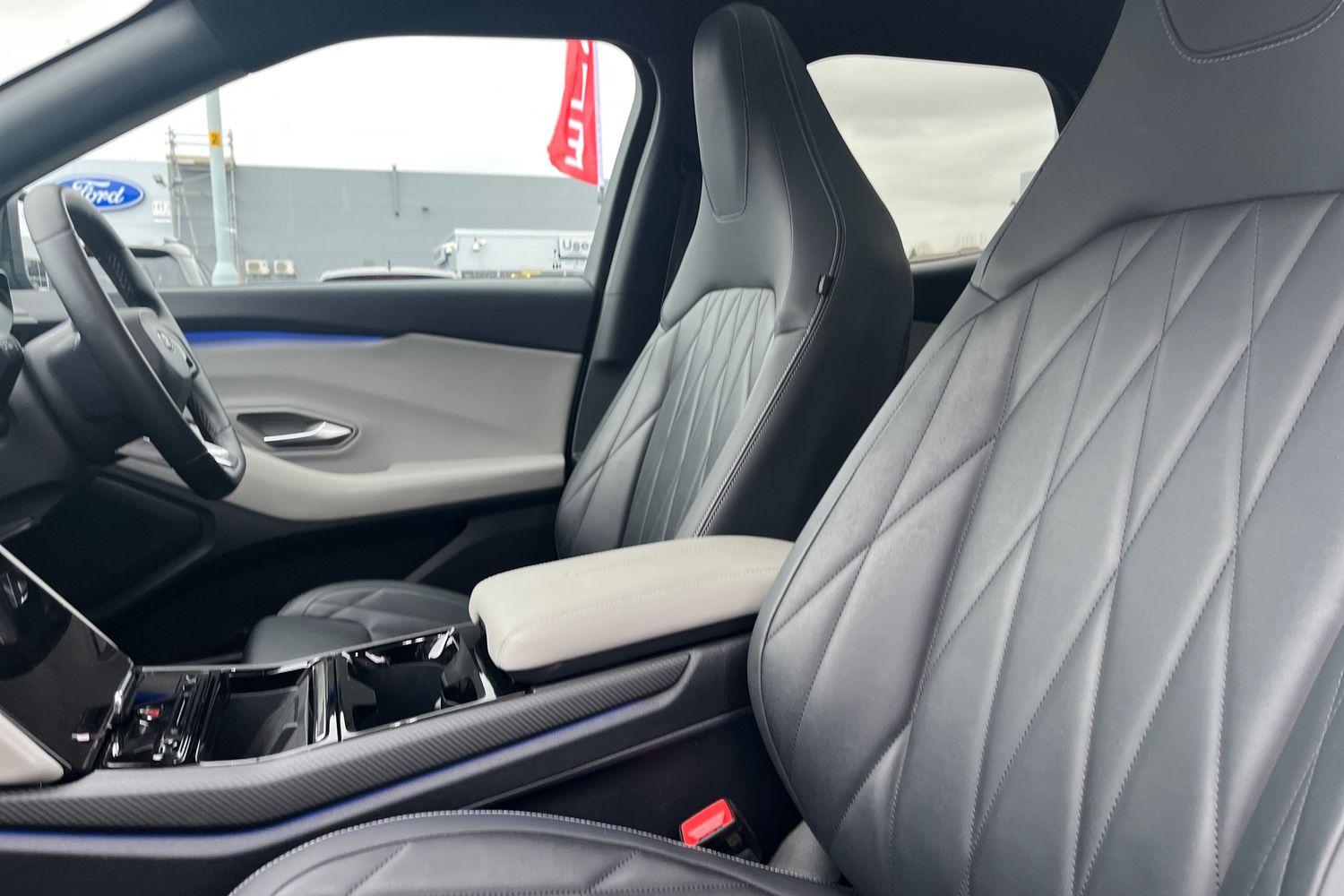 Ford EXPLORER Photo 18