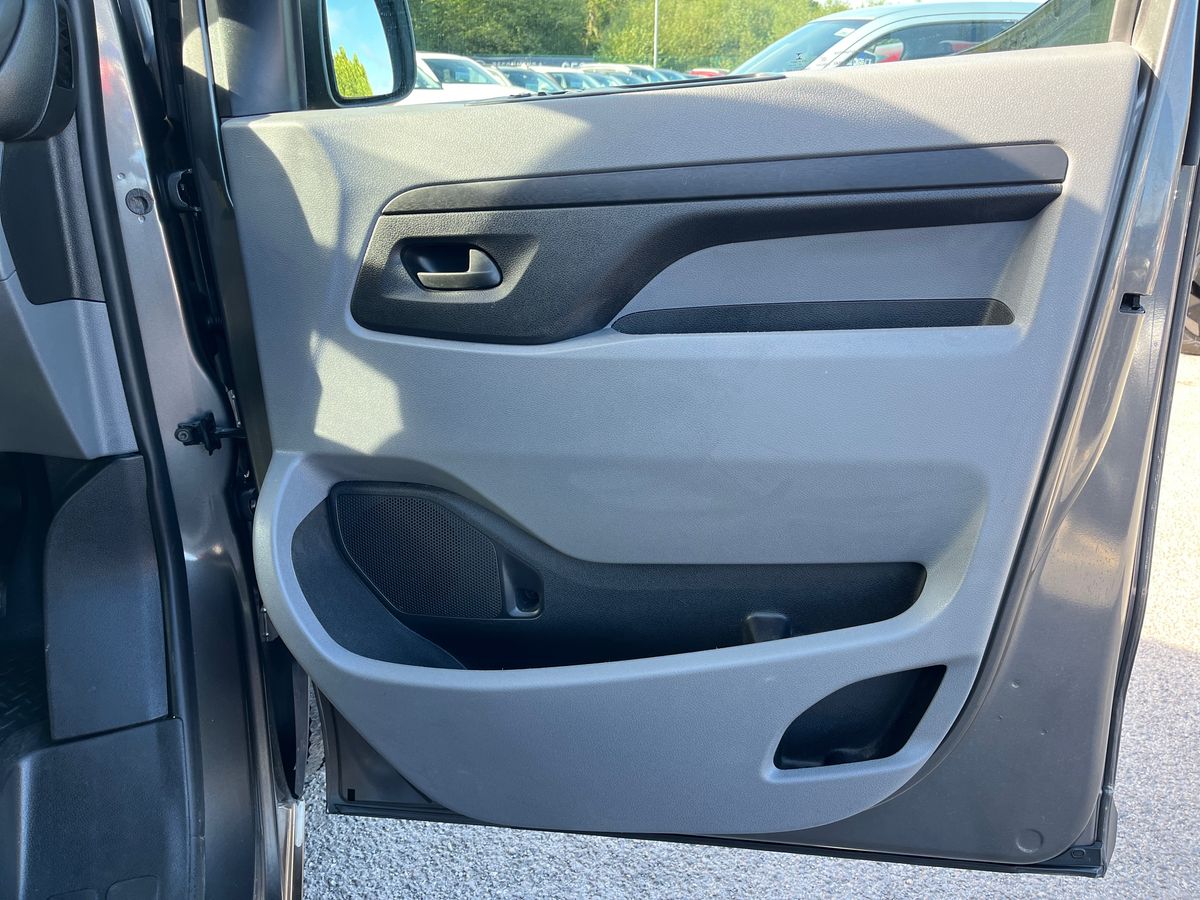 Vauxhall Vivaro Photo 35