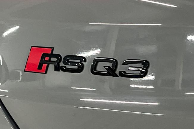 AUDI RS Q3 Photo 32
