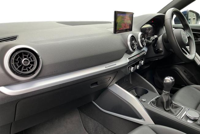 AUDI Q2 Photo 2
