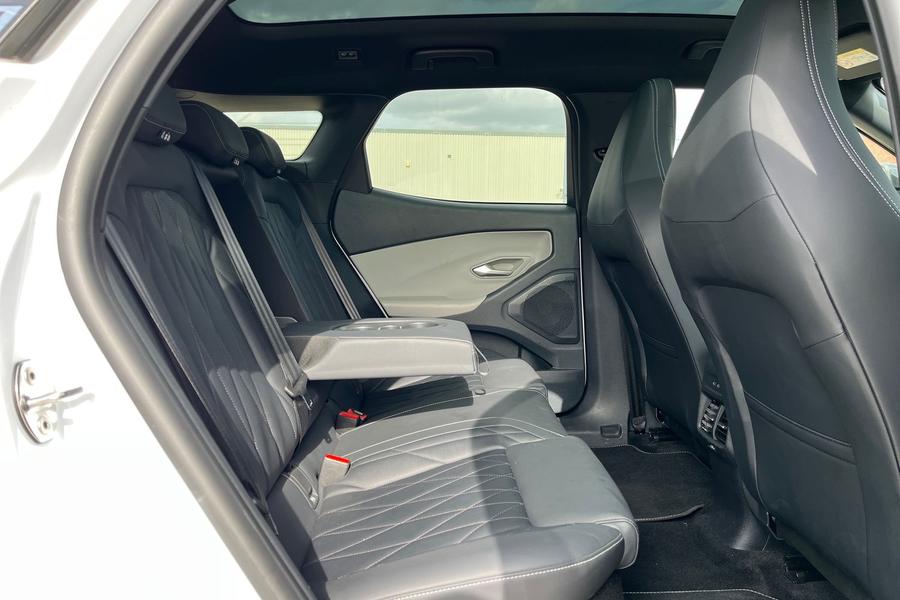 Ford Explorer Photo autoimg-4c03e736272143d238c5df5d6efe68334916fac1.jpg
