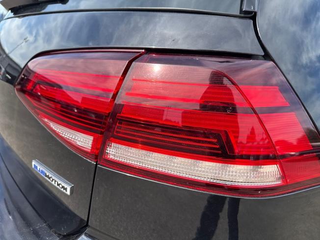 VOLKSWAGEN Golf Photo 18