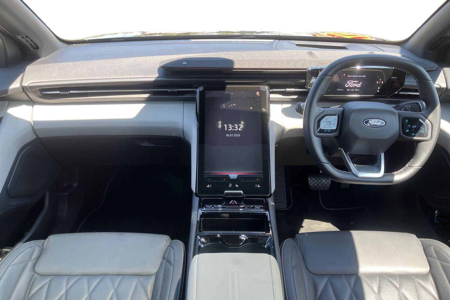 Ford Explorer Photo 9