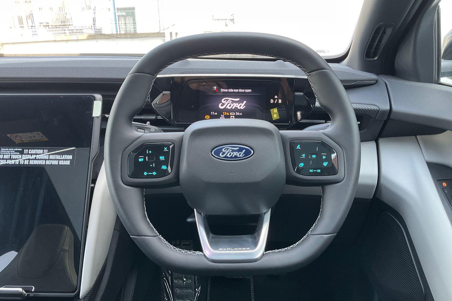 Ford EXPLORER Photo 11