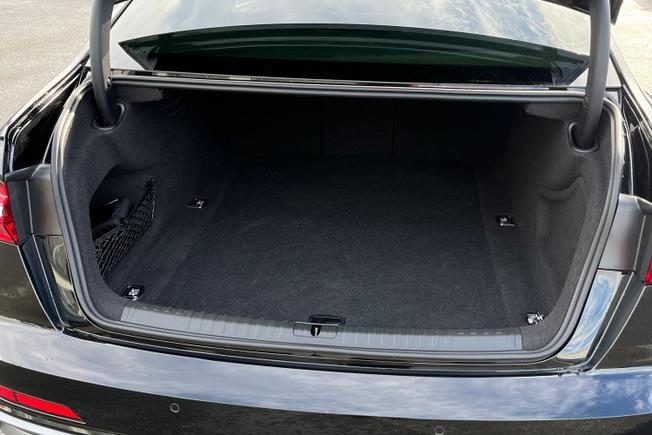 AUDI A6 Saloon Photo 12