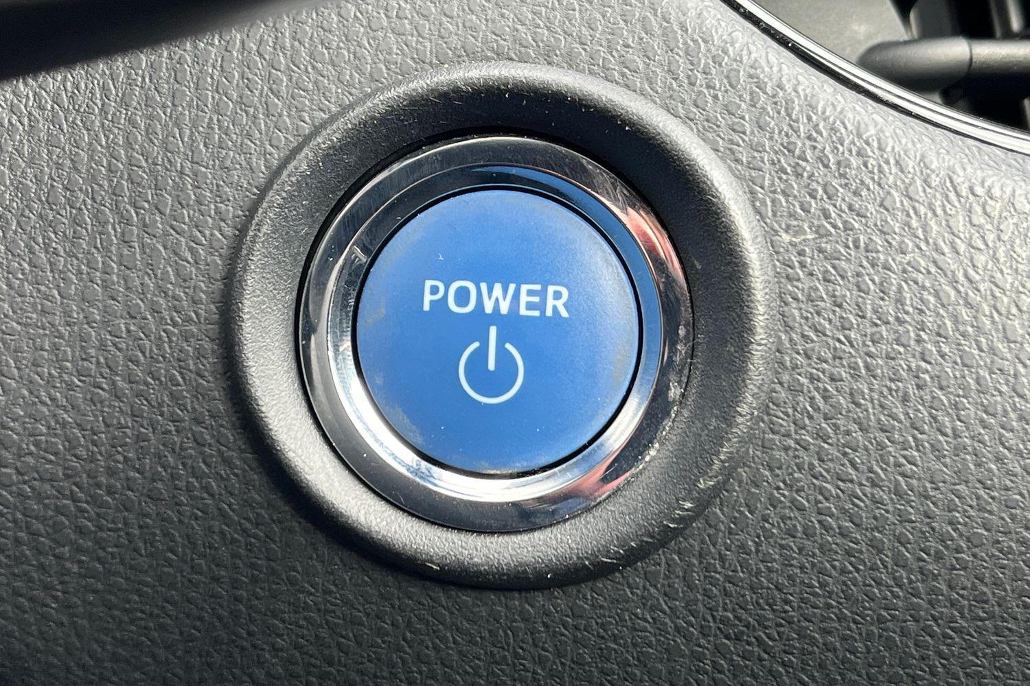 Toyota C-HR Photo 35