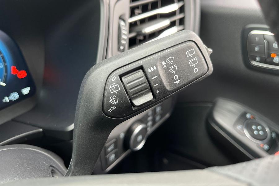 Ford Kuga Photo autoimg-4c1257ec97f92430f8a4dd61376910e44e8be3e7.jpg