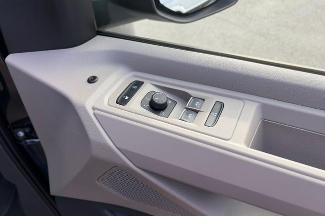 VOLKSWAGEN Multivan Photo 49