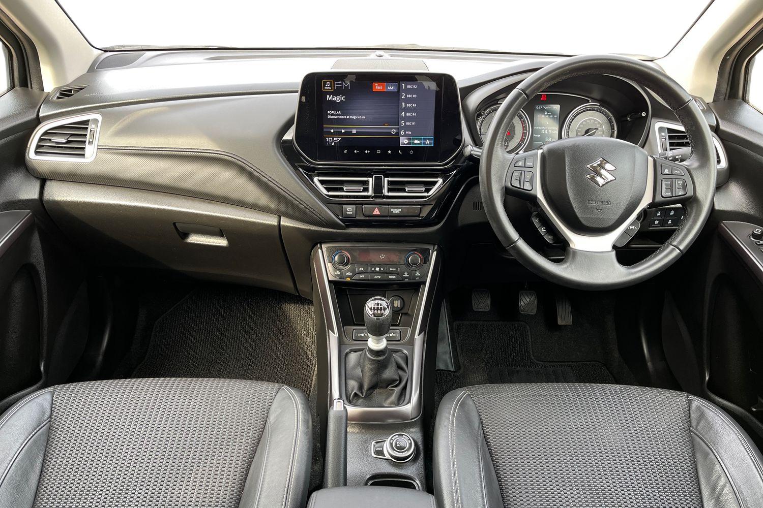 Suzuki S-Cross Photo 9