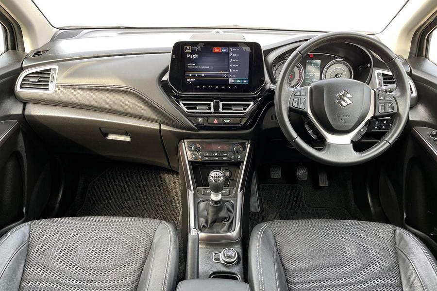 Suzuki S-Cross Photo autoimg-4c1fac8d55859998a7a11ee26bfdec32a24af289.jpg