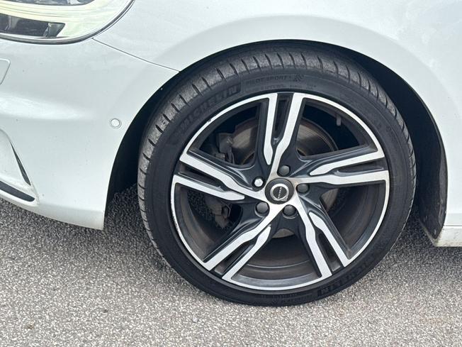 VOLVO V40 Photo 23