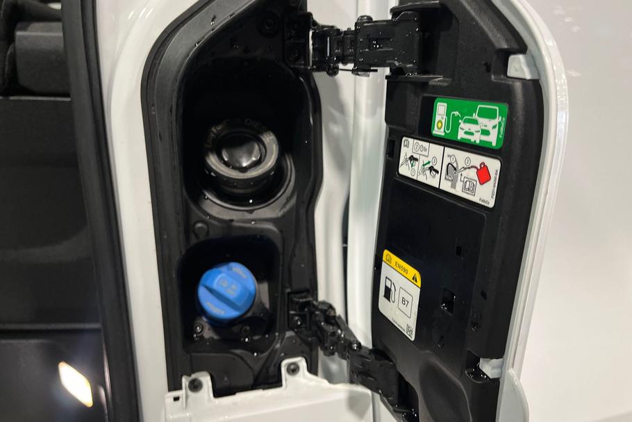 Used Ford TRANSIT CUSTOM DV24HSC 17