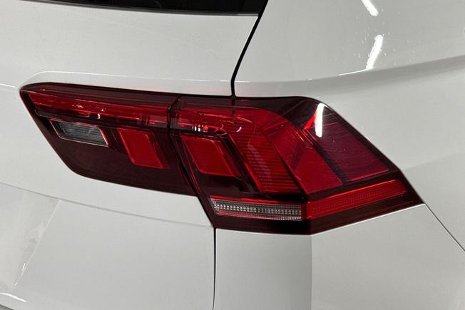 VOLKSWAGEN Tiguan Photo 18