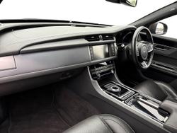Jaguar XF Photo 2
