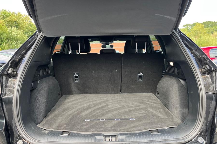 Ford Kuga Photo autoimg-4c36bf8d7e0022ccec191e06081640c3828bcc4e.jpg