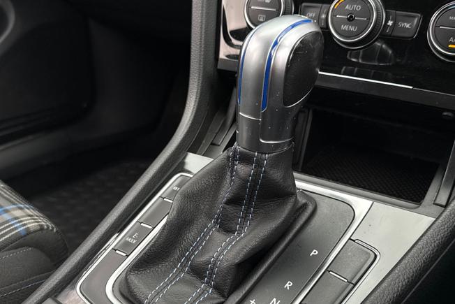 Volkswagen Golf Photo 24