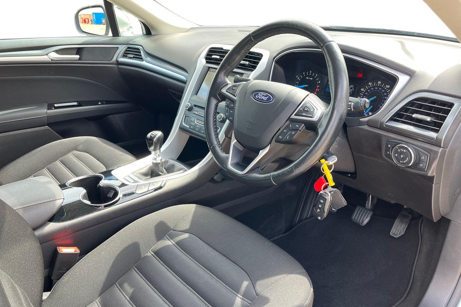 Ford MONDEO Photo 8